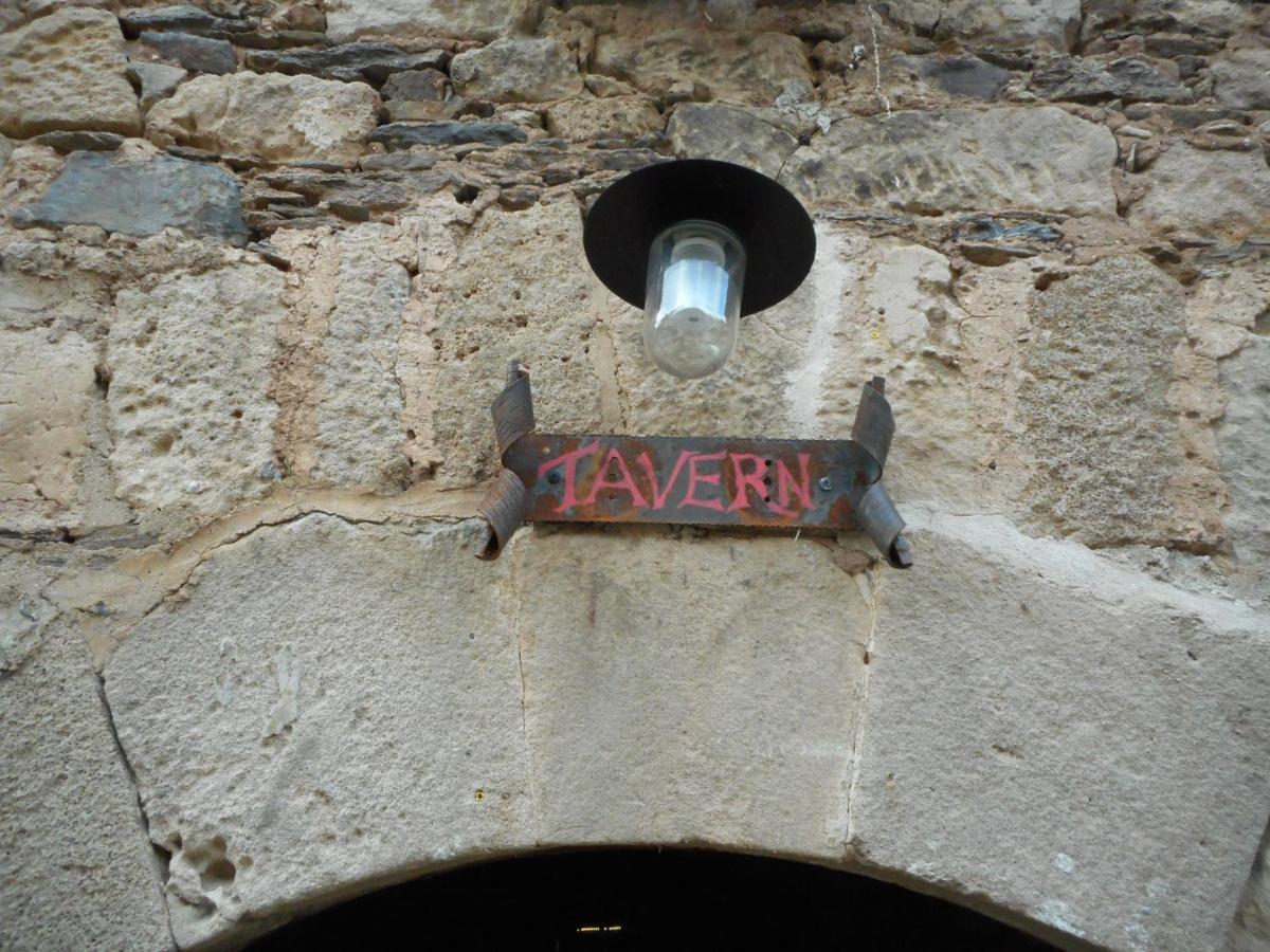 The Tavern Castelnau-Pegayrols Exterior photo